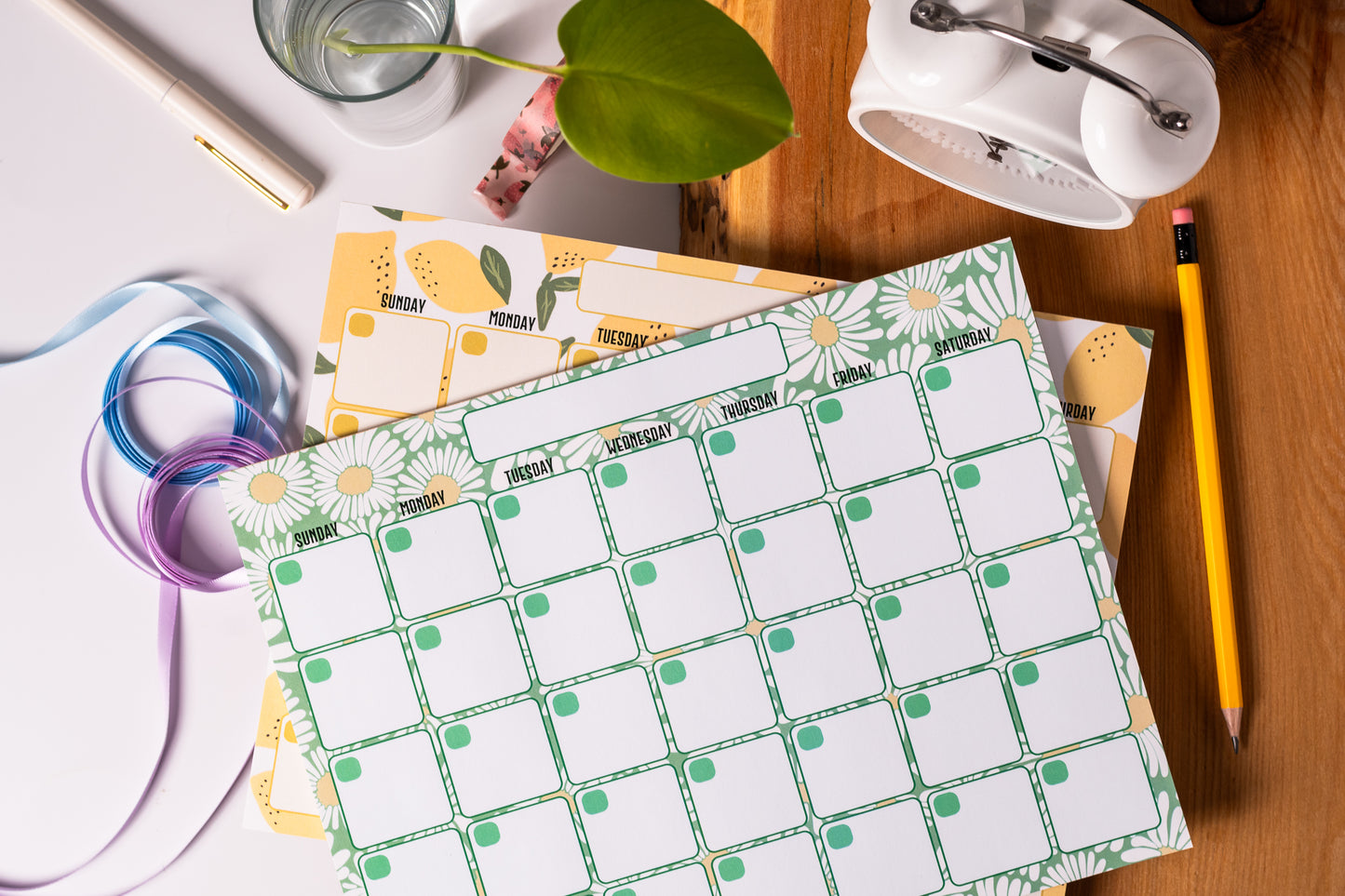 Green Daisy Monthly Planner - 15 Pages